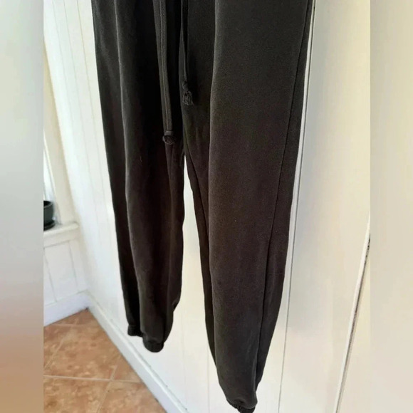 Levi’s Black Sweatpants Joggers - Picture 6 of 6